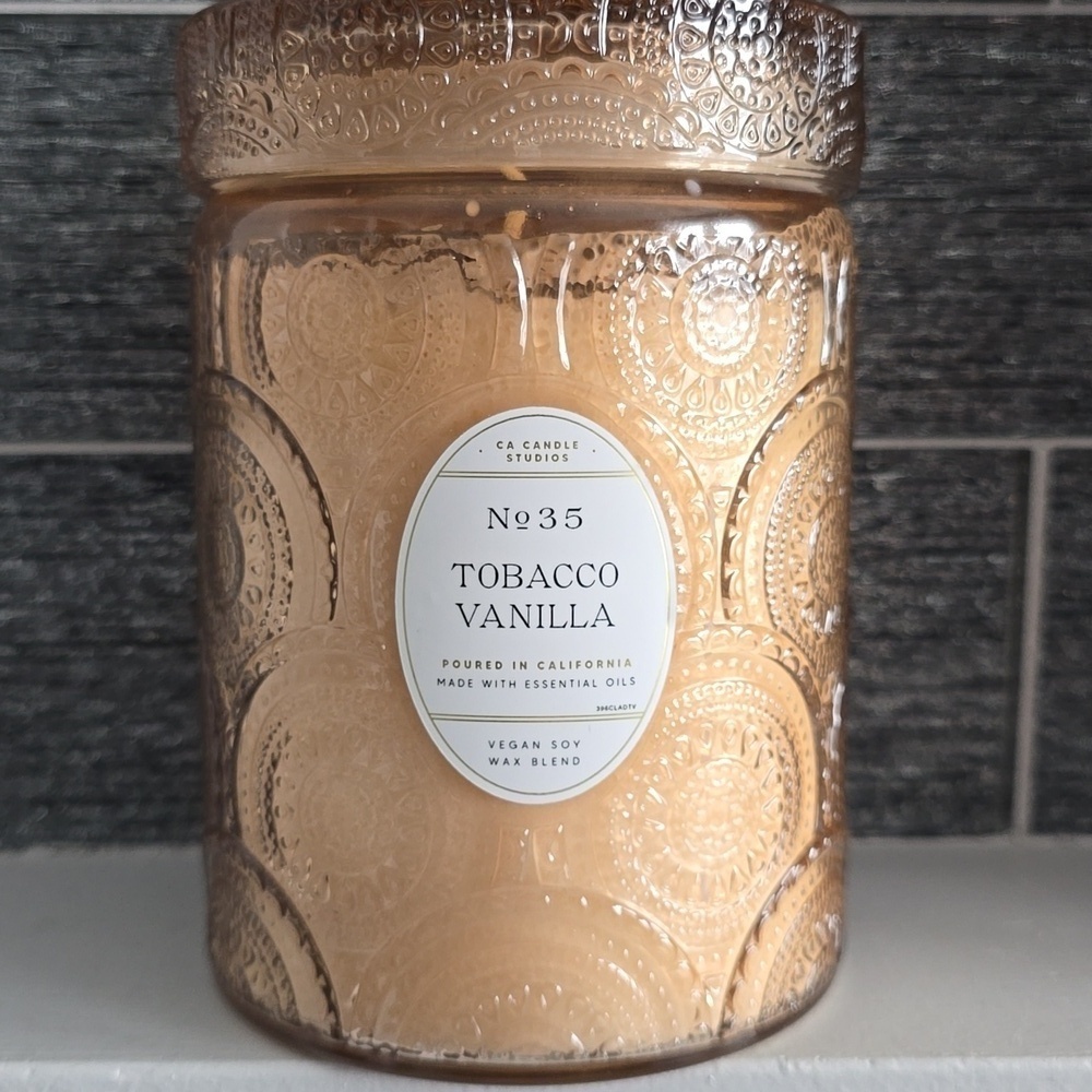 NEW VIRAL SUMMER Leoben Co "TOBACCO Vanilla" Candle - 18oz - Never Used - Picture 3 of 4